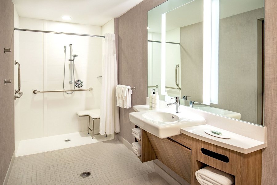 SpringHill Suites by Marriott Logan — Bathroom