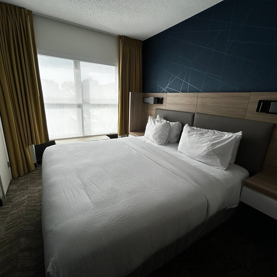 SpringHill Suites by Marriott Memphis Downtown — Guest room