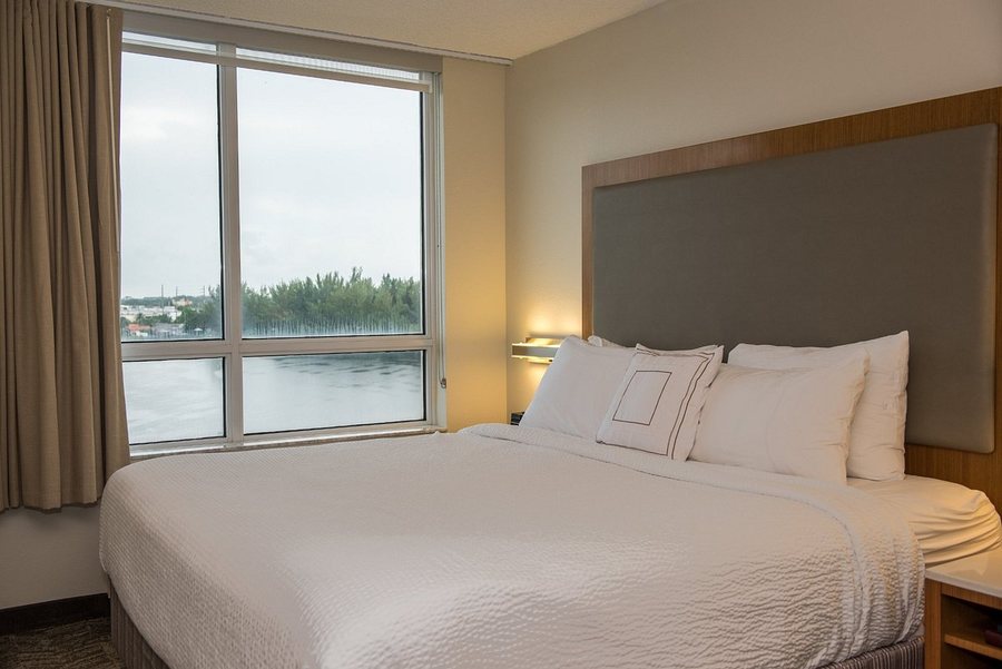SpringHill Suites by Marriott Miami Airport South Blue Lagoon Area Miami Florida — Guest room