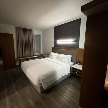 SpringHill Suites by Marriott Midland Odessa — Guest room