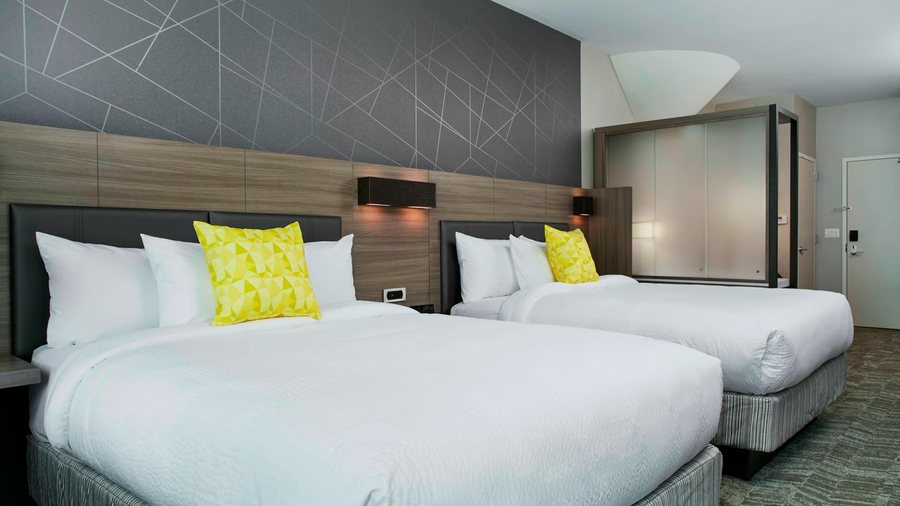 SpringHill Suites by Marriott Milwaukee Downtown — Guest room
