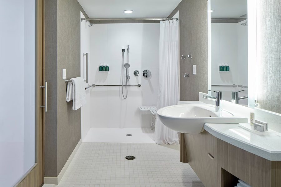 SpringHill Suites by Marriott Mobile — Bathroom