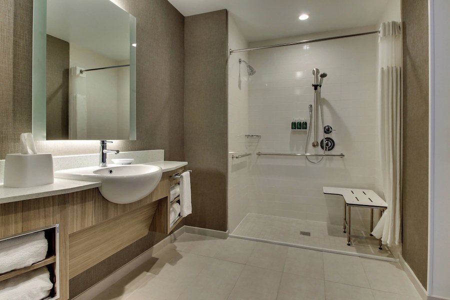 Springhill Suites by Marriott Montgomery Downtown — Bathroom