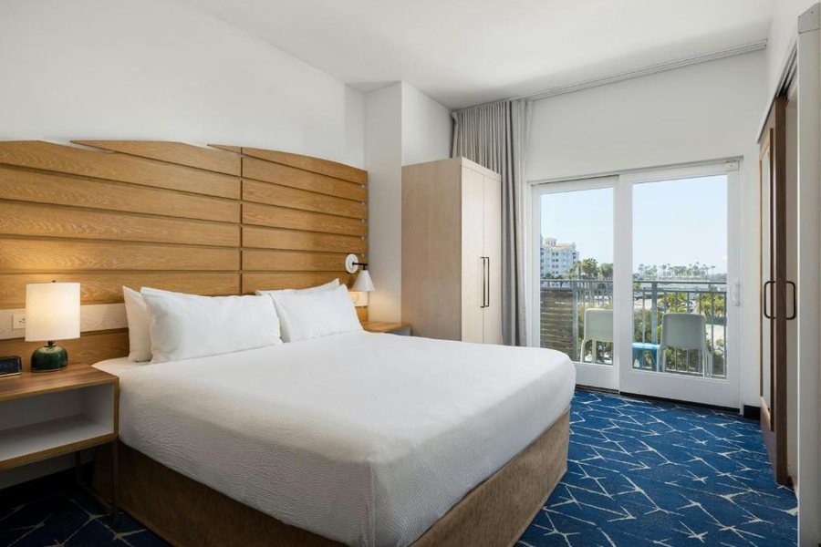 SpringHill Suites by Marriott Oceanside Beach — Guest room