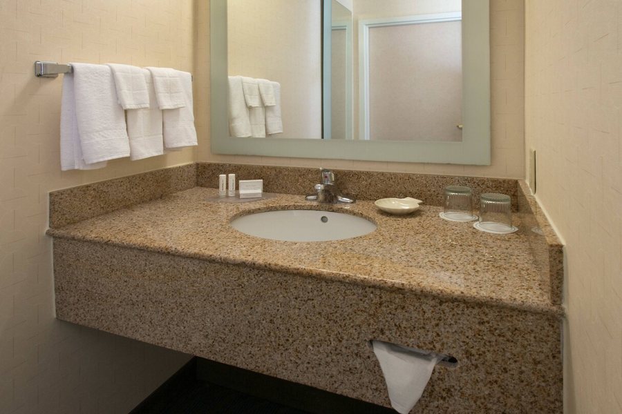 SpringHill Suites by Marriott Orlando North Sanford — Bathroom