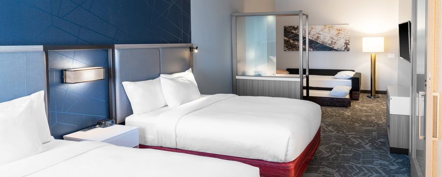 SpringHill Suites by Marriott Overland Park Leawood — Guest room