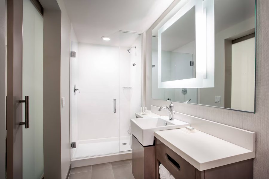 SpringHill Suites by Marriott Pueblo Downtown — Bathroom