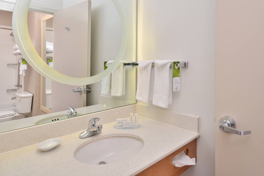 SpringHill Suites by Marriott Sacramento Roseville — Bathroom