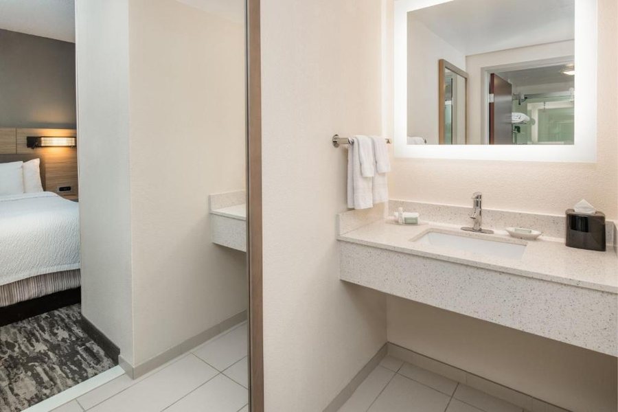 SpringHill Suites by Marriott Seattle Downtown South Lake Union — Bathroom