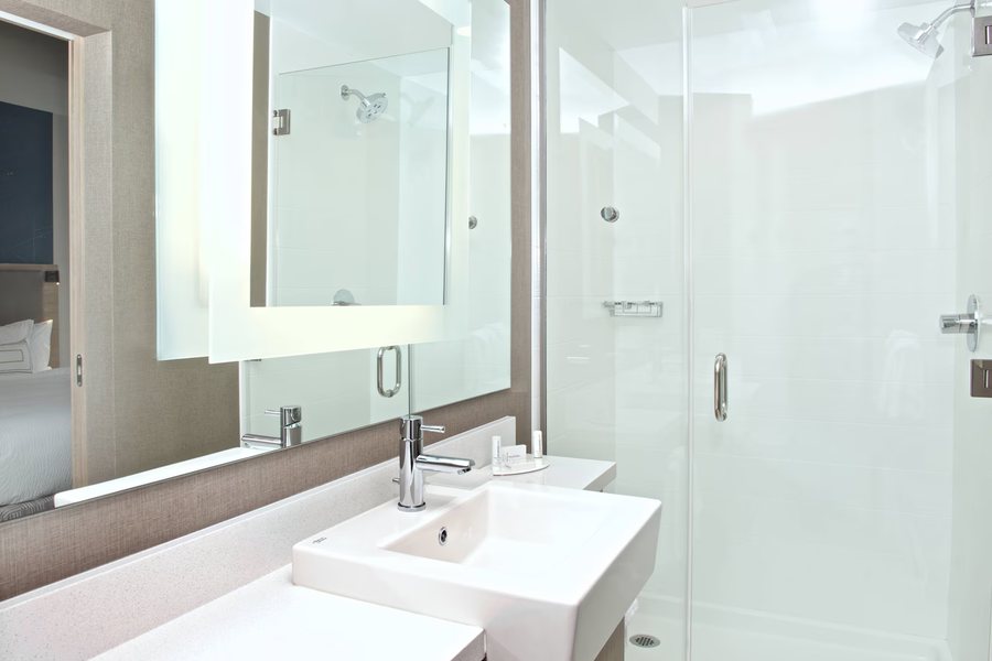 SpringHill Suites by Marriott Seattle Issaquah Issaquah Washington — Bathroom