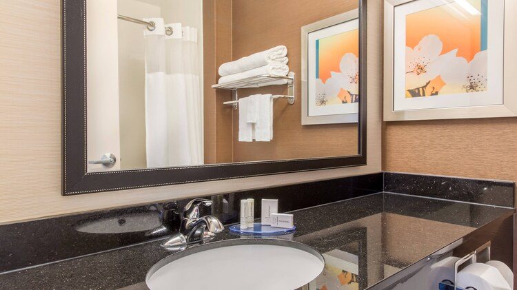 SpringHill Suites by Marriott Sioux Falls — Bathroom