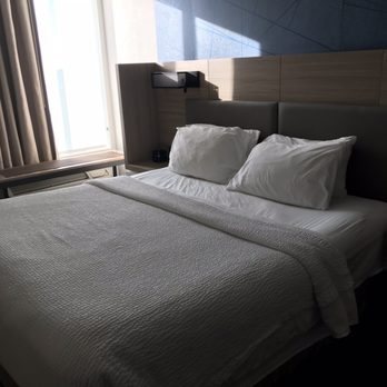 Springhill Suites By Marriott Springfield North — Guest room