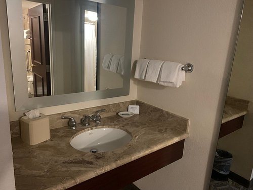 SpringHill Suites by Marriott Tampa Westshore Airport — Bathroom