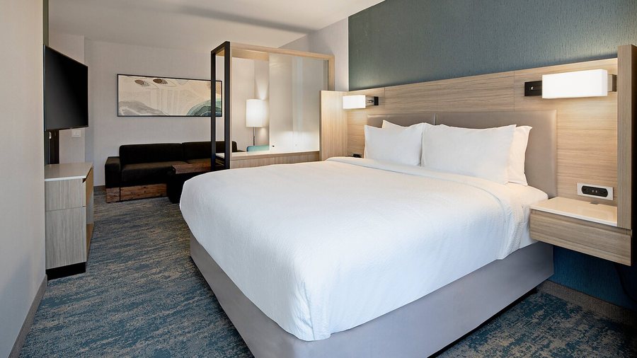 SpringHill Suites by Marriott Valencia — Guest room
