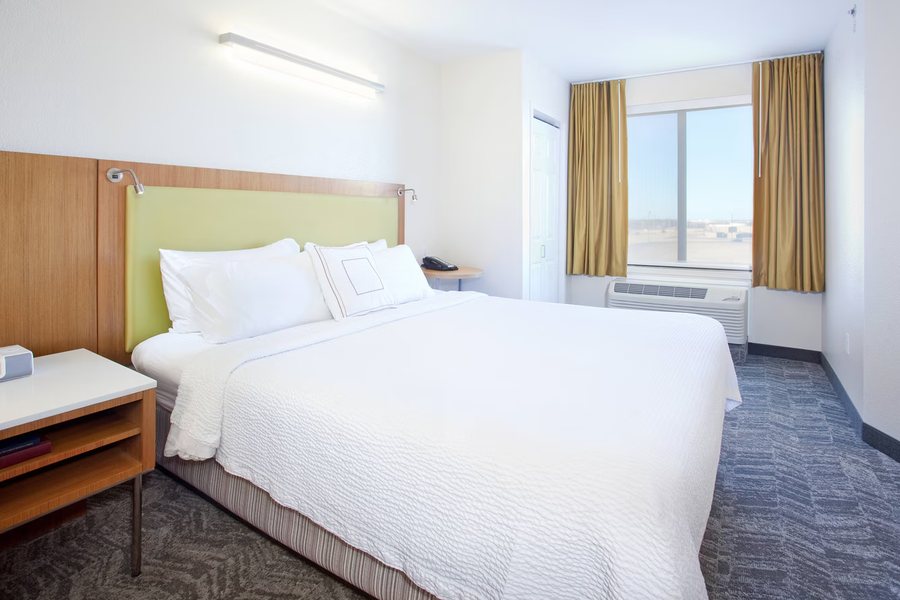 SpringHill Suites by Marriott Wichita Airport — Guest room