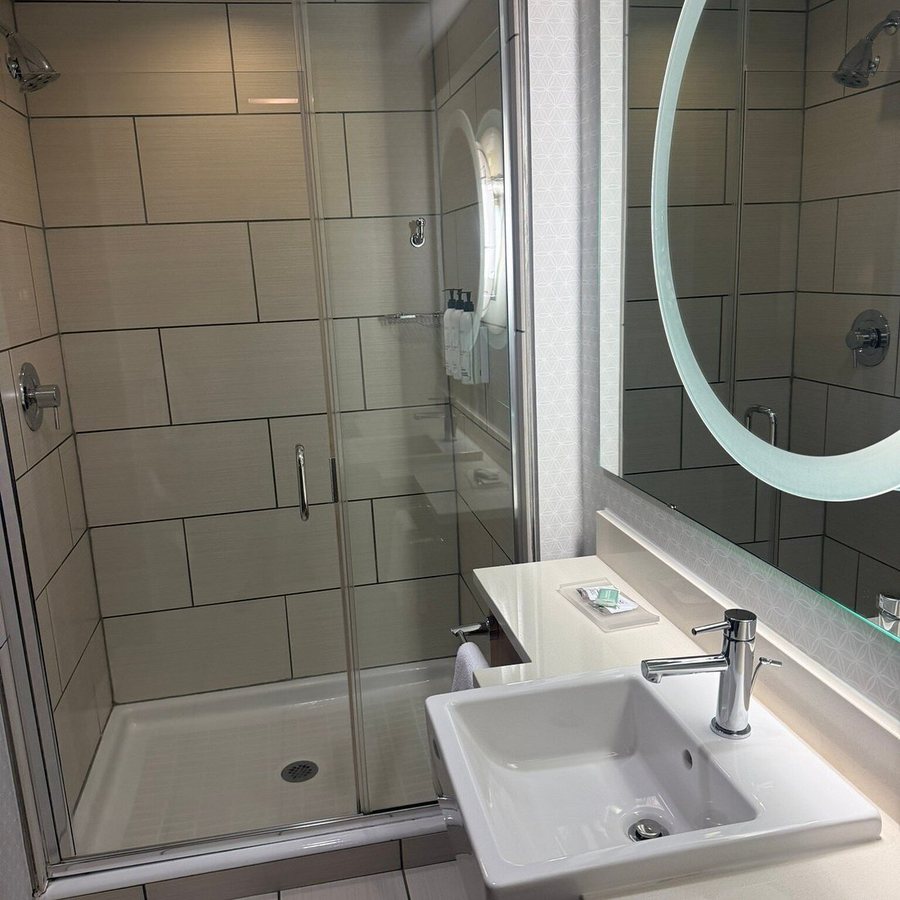 SpringHill Suites by Marriott Wilmington Wrightsville Beach — Bathroom
