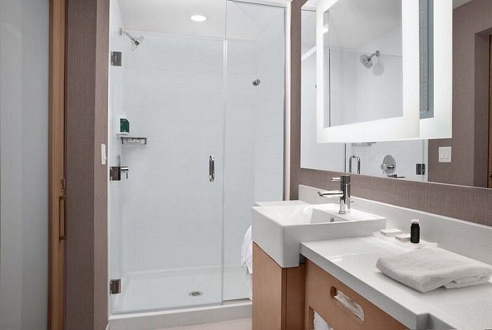 SpringHill Suites by Marriott Winter Park Winter Park Florida — Bathroom