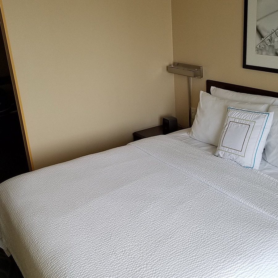 SpringHill Suites Dallas DFW Airport East Las Colinas Irving — Guest room