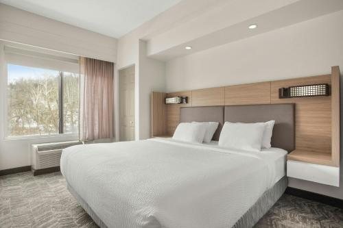 SpringHill Suites Morgantown — Guest room