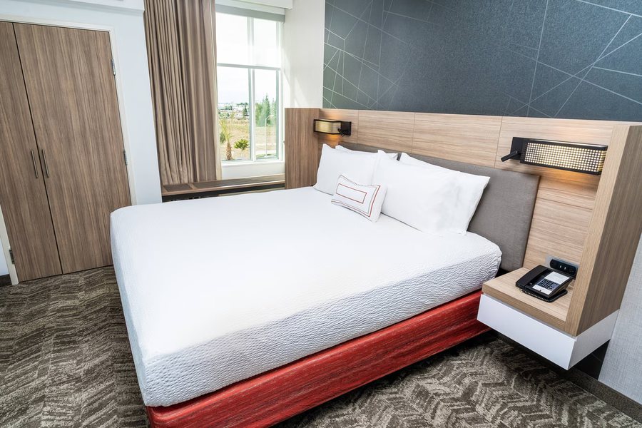 SpringHill Suites Ontario Airport Rancho Cucamonga — Guest room