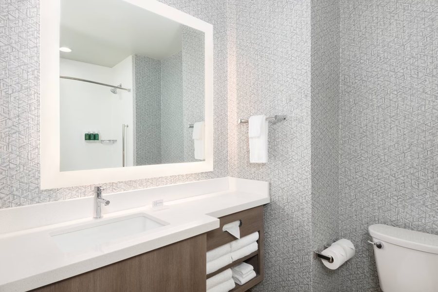 SpringHill Suites Panama City Beach Beachfront — Bathroom