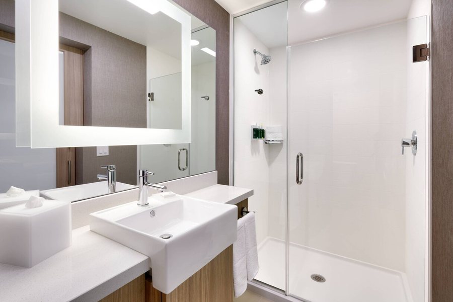 SpringHill Suites Salt Lake City Sugar House — Bathroom