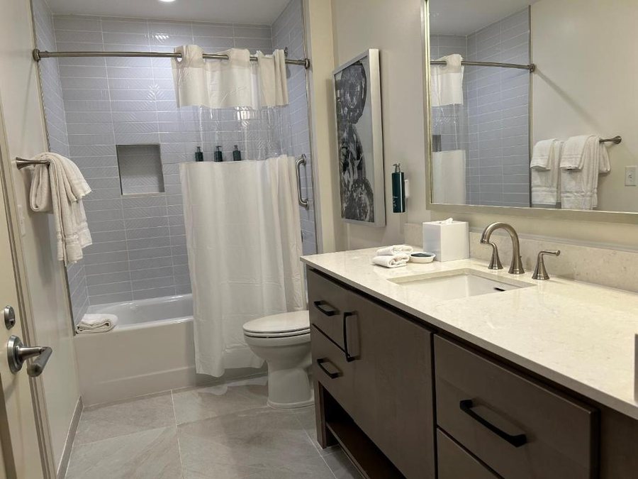 Springs Lodge Cafe — Bathroom