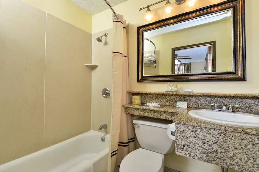 St Charles Inn — Bathroom