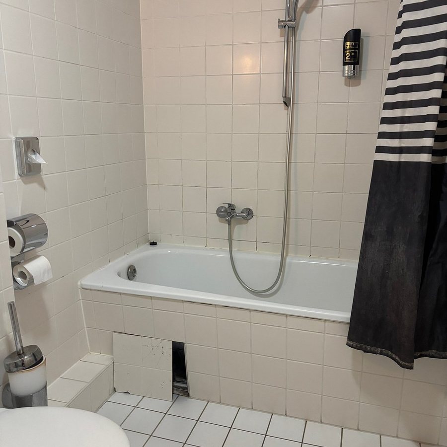 St Christopher s Inn Berlin Alexanderplatz — Bathroom