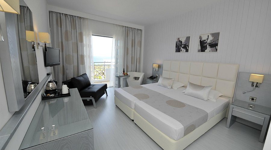 St George Beach Hotel Spa Resort — Guest room