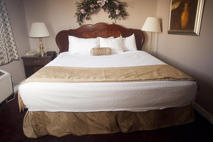St George Inn Suites Los Angeles California — Guest room
