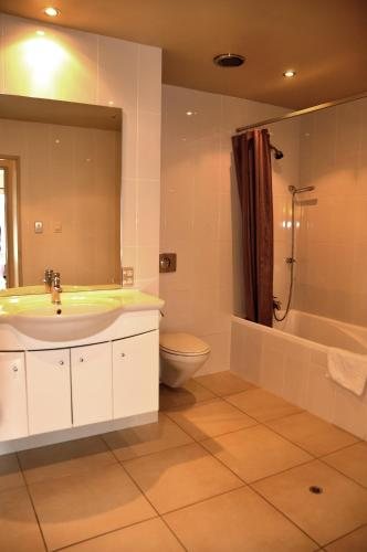 St James Apartments — Bathroom