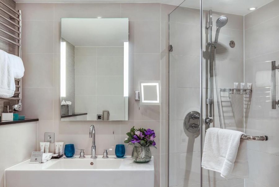St James Court A Taj Hotel — Bathroom