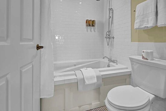 St James Hotel — Bathroom