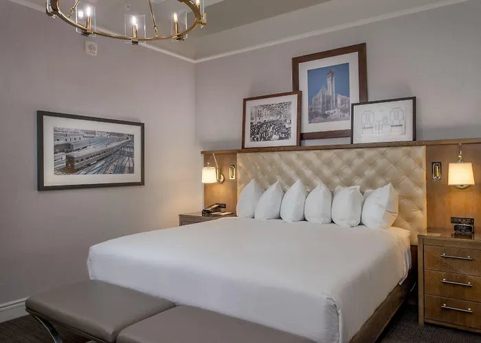 St Louis Union Station Hotel Curio Collection by Hilton — Guest room