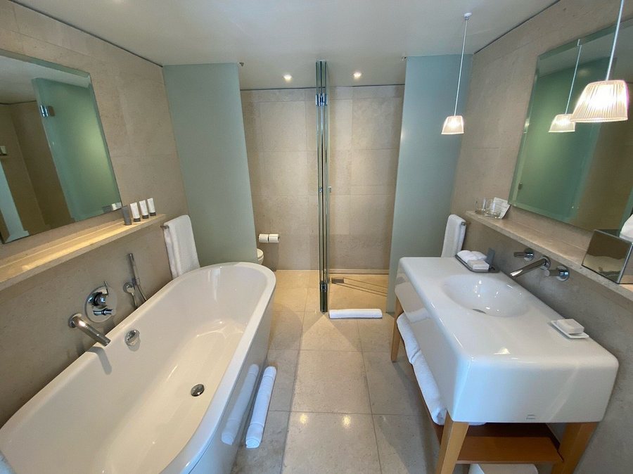 St Martins Lane London — Bathroom