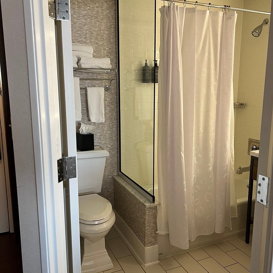 St Paul Hotel — Bathroom