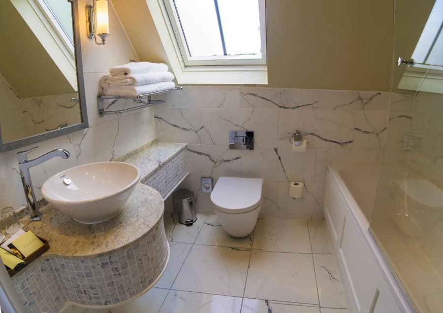 St Paul s Hotel — Bathroom