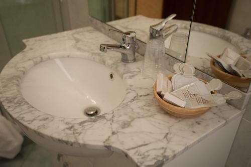 St Peter Six Rooms Suites — Bathroom