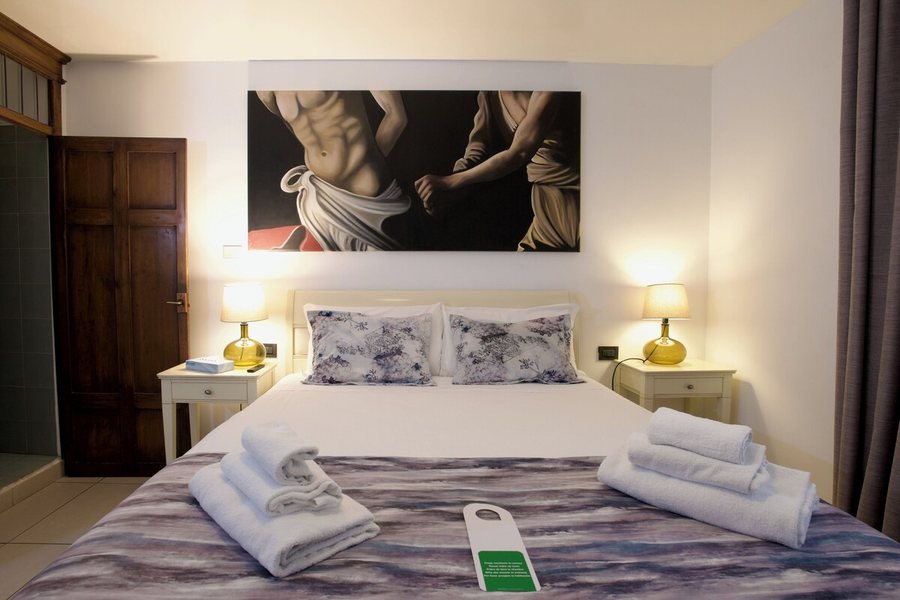 St Peter Six Rooms Suites — Guest room