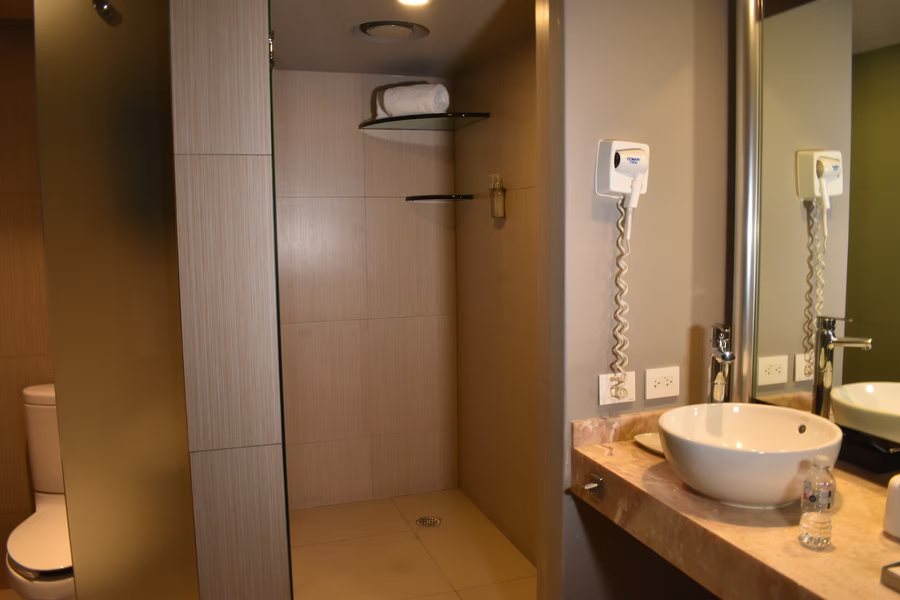 Stadia Suites Mexico City Santa Fe — Bathroom
