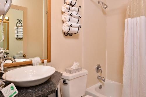 Stage Coach Inn — Bathroom