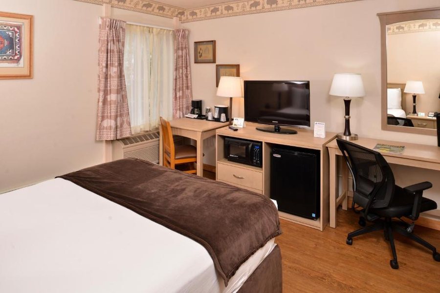Stage Coach Inn — Guest room