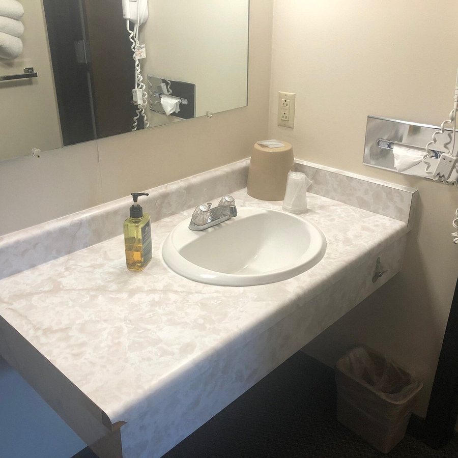 Stagecoach Inn — Bathroom