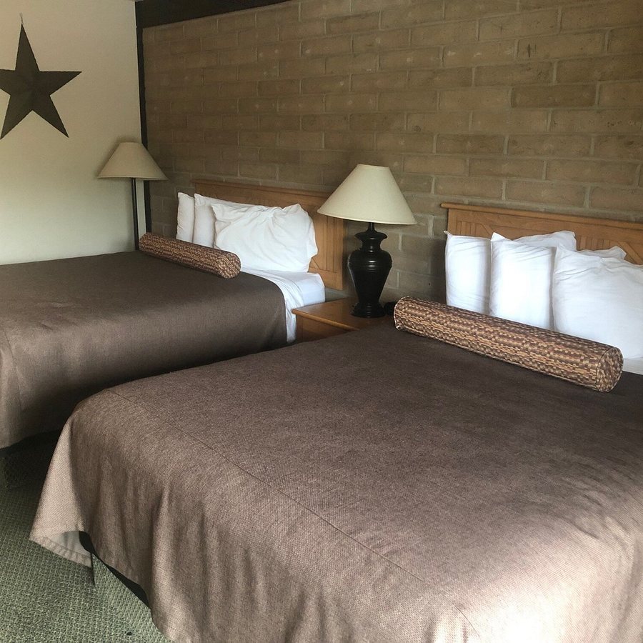 Stagecoach Inn — Guest room