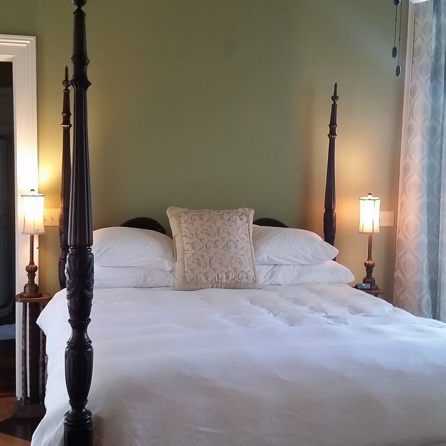 Stanton Guest House Concert Hall — Guest room