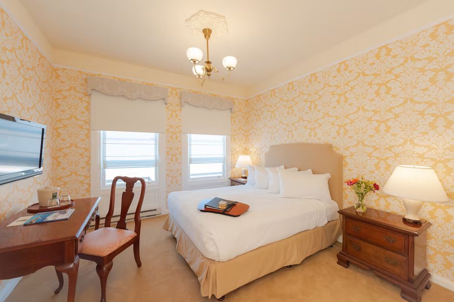 Stanyan Park Hotel — Guest room