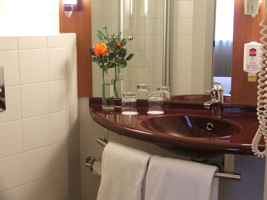 Star Inn Hotel — Bathroom