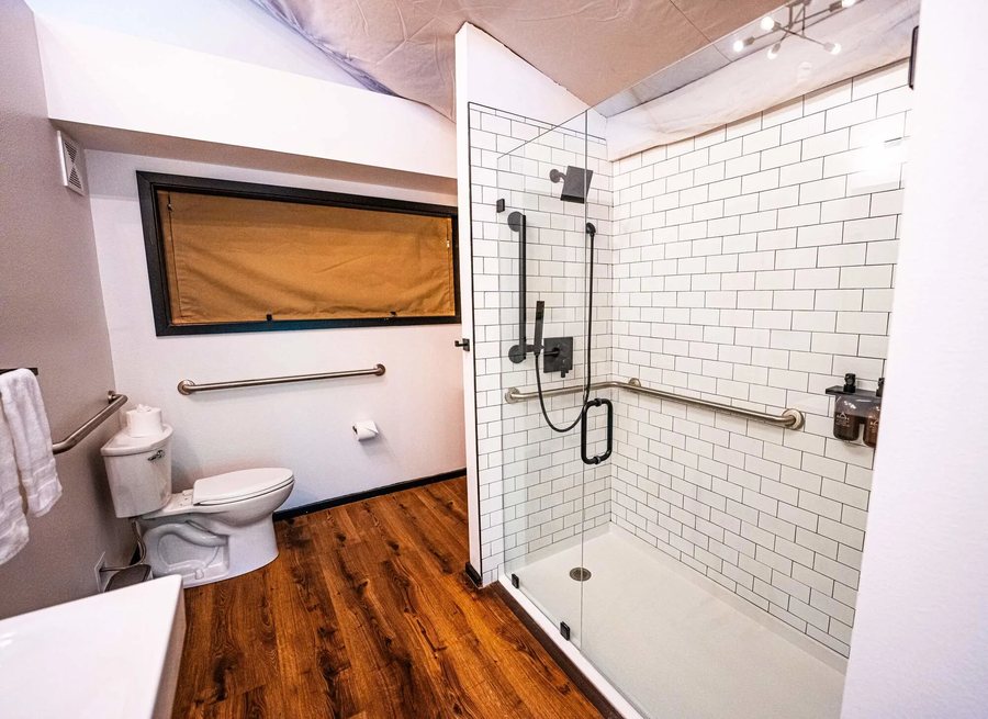 Starlight Haven Hot Springs — Bathroom