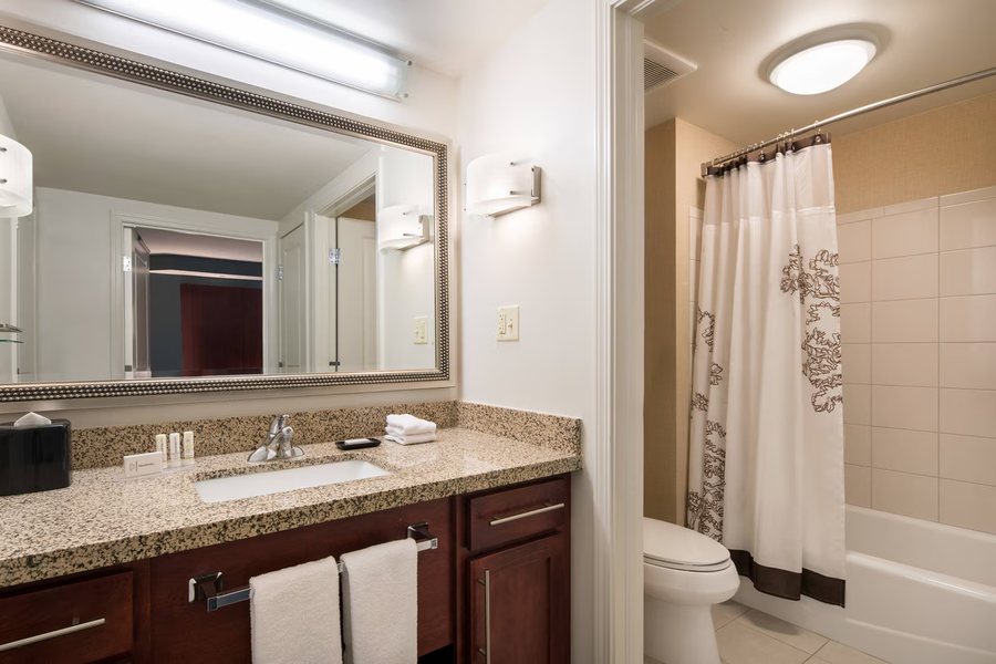Starlight Lodge — Bathroom